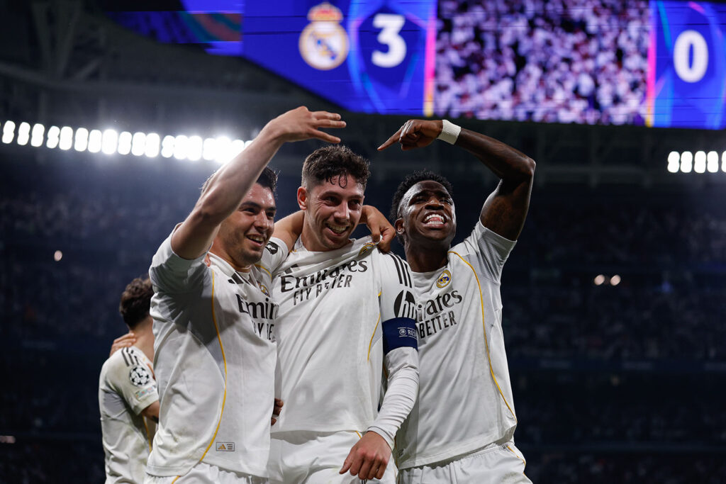 Le Real Madrid s’est imposé avec autorité face à Manchester City (3-0), mercredi, lors du huitième de finale aller de la UEFA Champions League. La rencontre a été marquée par la prestation exceptionnelle de Federico Valverde, auteur des trois buts madrilènes.