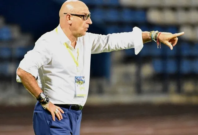 Patrice Neveu continu de garder le suspense autour du cas Marvin SenayaLa qui susciter des interrogations. Le latéral de l’AJ Auxerre figure dans la liste finale des 26 joueurs convoqués pour la trêve internationale de mars, relançant ainsi les débats autour de son choix de sélection.