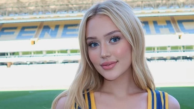 (Öri Infos) – Kübra Karaaslan, influenceuse turque de 21 ans, connue pour ses contenus lifestyle sur TikTok, est décédée le 23 mars dans des circonstances tragiques dans le nord-ouest de la Turquie. Très active sur les réseaux sociaux, elle partageait régulièrement des vidéos sur son quotidien et son mode de vie, attirant une importante communauté.