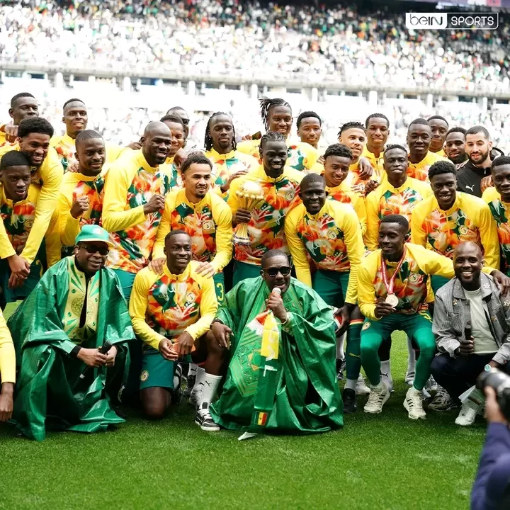  Le titre Sacré champion d’Afrique après une finale intense, le Sénégal voit son triomphe remis en cause par une décision controversée de la CAF. Une situation qui relance le débat sur la gouvernance et la crédibilité du football africain.