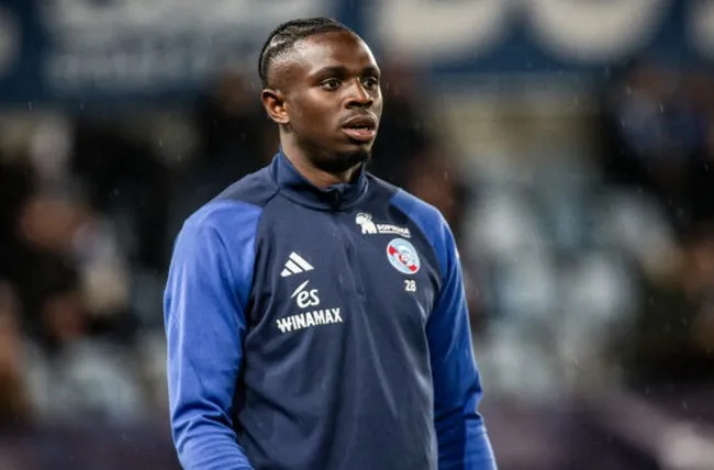 Le nom de Marvin Senaya figure au centre d’une situation particulière. D’abord convoqué par le sélectionneur des Éperviers du Togo, le défenseur pourrait finalement faire ses débuts internationaux avec les Black Stars du Ghana. Le latéral droit de AJ Auxerre avait été retenu par Patrice Neveu pour les matchs amicaux contre la Guinée et le Niger. Mais entre-temps, le sélectionneur ghanéen Otto Addo l’a intégré dans une liste de 26 joueurs pour affronter l’Autriche et l’Allemagne.