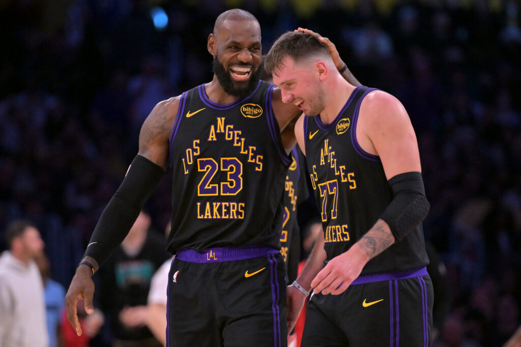NBA : LeBron James trouve naturellement sa place aux côtés de Luka Dončić