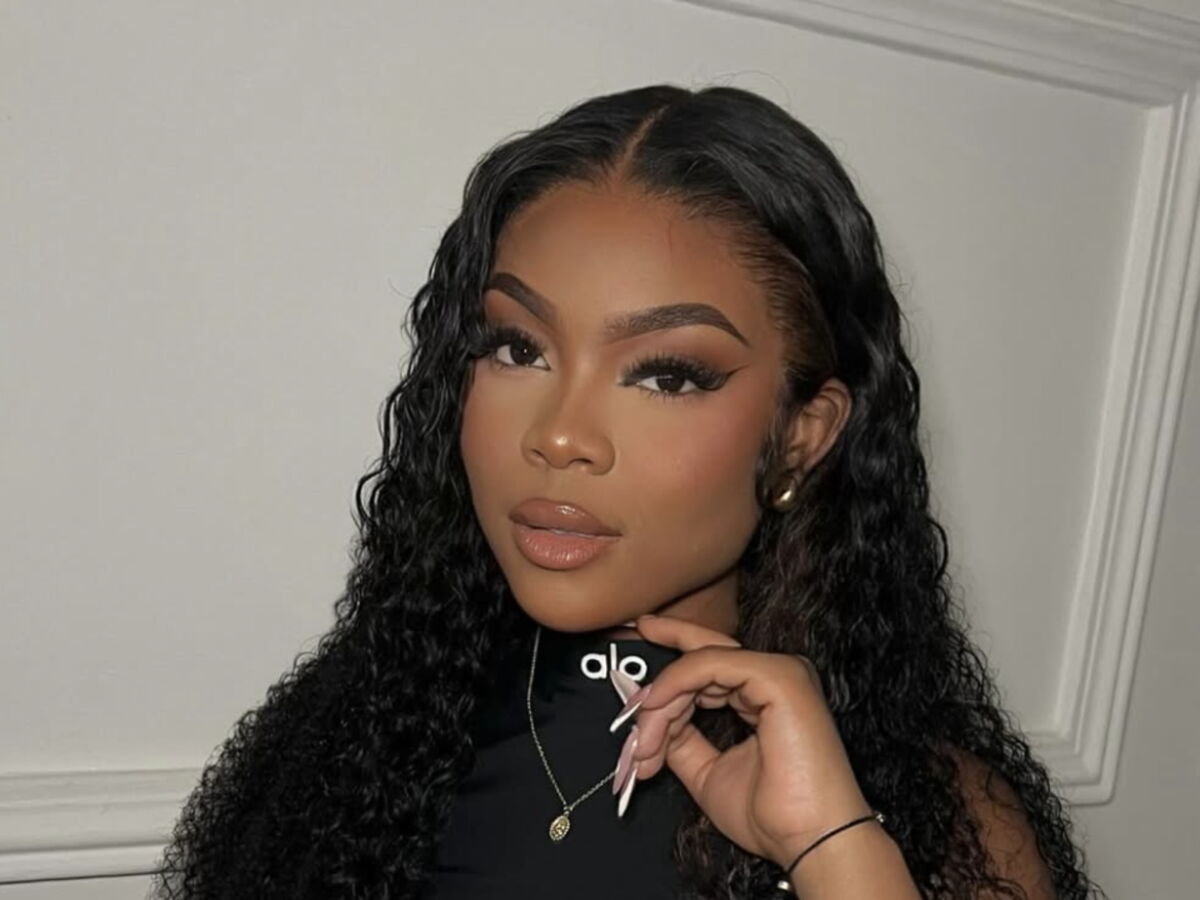 L’influenceuse colombienne Carolina Reyes, connue sur les réseaux sociaux sous le pseudonyme “Carol the Warrior”, est décédée à l’âge de 23 ans. Sa disparition est survenue le mercredi 11 mars, a annoncé sa famille dans un communiqué publié le lendemain sur son compte Instagram. Selon plusieurs informations relayées par les médias, la jeune créatrice de contenu est morte des suites d’un cancer contre lequel elle luttait depuis plusieurs mois.