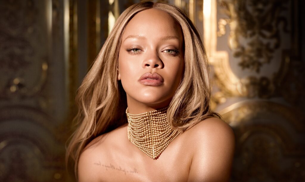 Une fusillade a éclaté dimanche après‑midi à Beverly Hills, dans la banlieue de Los Angeles, ciblant la résidence de la chanteuse Rihanna alors que celle‑ci se trouvait sur place, selon plusieurs médias américains.