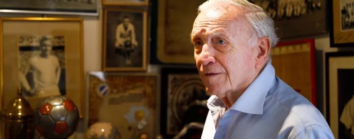 Le Real Madrid est en deuil. Figure emblématique du club dans les années 1950 et 1960, José Emilio Santamaría est décédé à l’âge de 96 ans, a annoncé le club madrilène ce mercredi 15 avril dans un communiqué officiel.