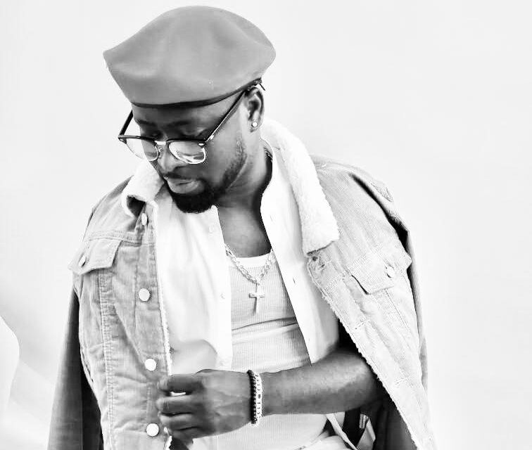 Le temps passe, mais certains instants restent gravés à jamais. Ce 8 avril 2026 marque une date symbolique pour le chanteur togolais Papou. Il y a 14 ans, il se produisait au Palais des Congrès de Lomé lors du concert dédicace de son album Au bout du tunnel.