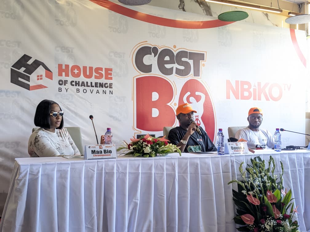 Alors que House of Challenge continue de captiver la jeunesse africaine, une récente vidéo de son organisateur Bovan suscite de nombreuses réactions. Tournée en présence des candidats des quarts de finale et du comédien Jojo, la séquence mêle divertissement et message engagé.