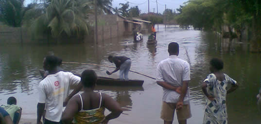 Quand il pleut à Lomé : les réactions les plus drôles des Togolais quand l’averse commence