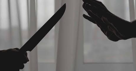 Une femme poignarde mortellement son petit ami après un refus de relations sexuelles