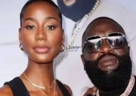 Accusé d’avoir étranglé son ex, Le rappeur américain Rick Ross comparaît devant la justice